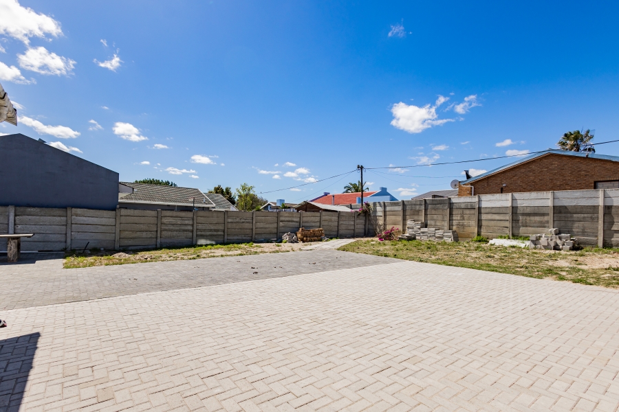 3 Bedroom Property for Sale in St Dumas Western Cape
